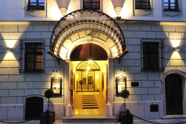 Travel Guide Bratislava hotel Arcadia